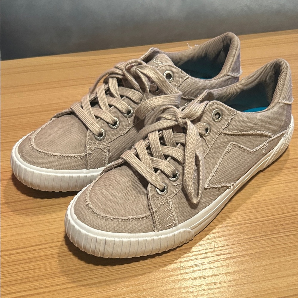 Casual Women's Beige Canvas Sneakers